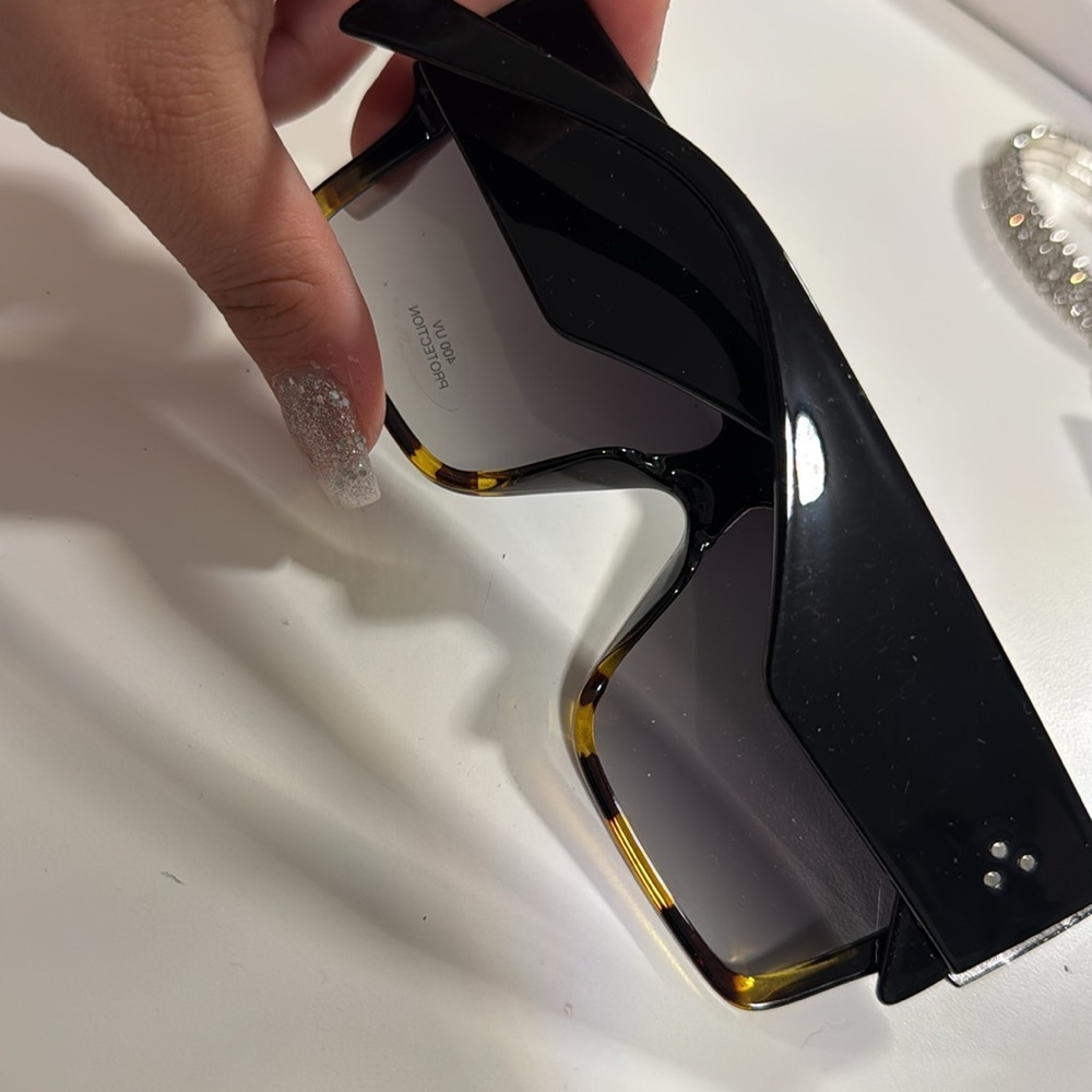 ❤ ❤ Sunglasses ❤ ❤ - Picture 2 of 3